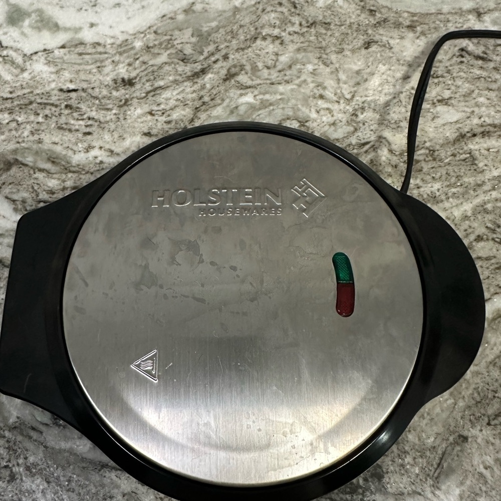 Holstein Housewares Black and Silver Appliance